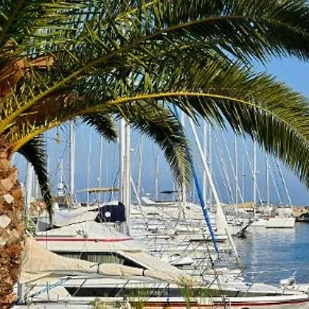 Climatise Avec Parking, Terrasse Au Lavandou - Fr-1-251-167 아파트 *