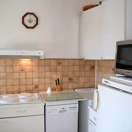 Apartment Climatise Avec Parking, Terrasse Au Lavandou - Fr-1-251-167 *