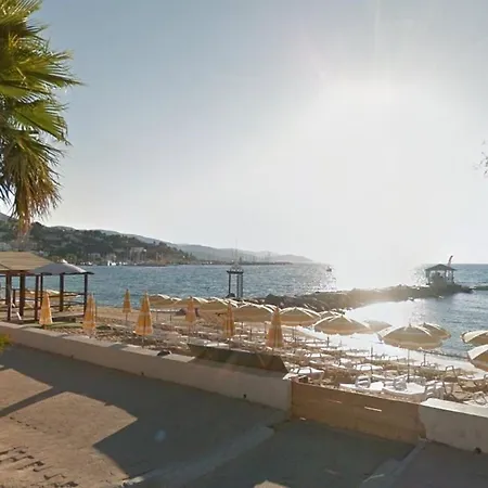 Apartment Climatise Avec Parking, Terrasse Au Lavandou - Fr-1-251-167 *